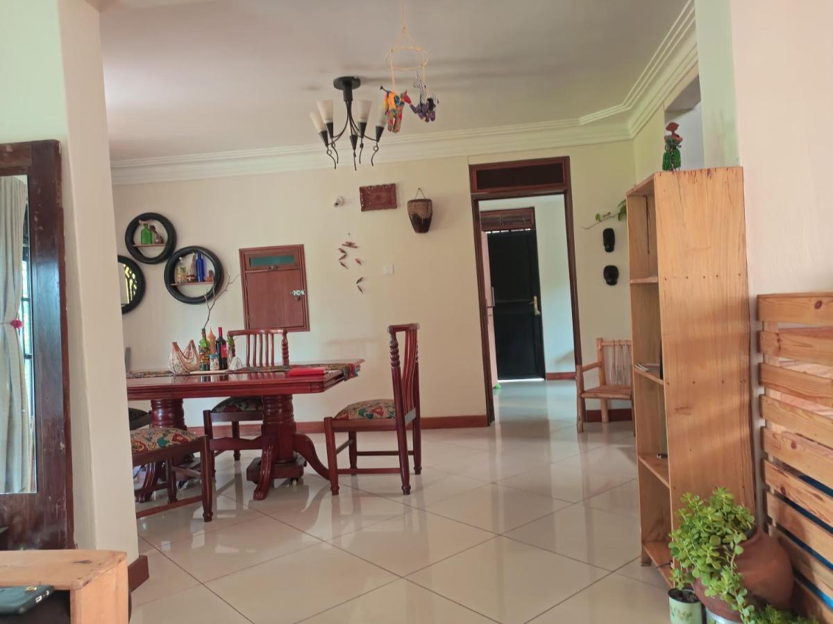 Aivilo Home Ентеббе Екстер'єр фото